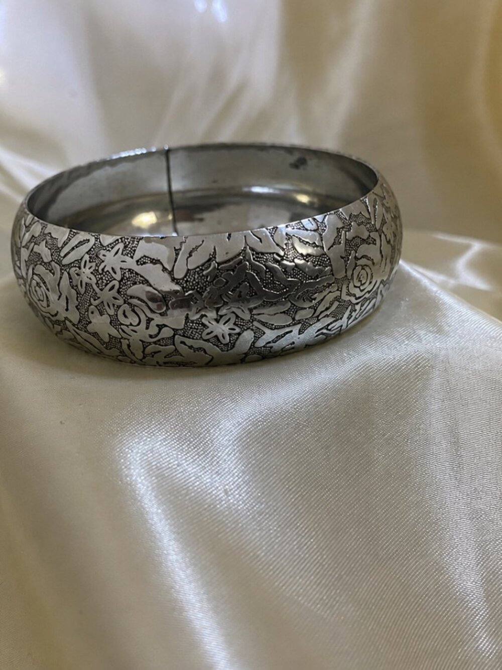 Vintage Silver Tone Etched Floral Rose Wide Bangle Bracelet/No Red -reflection